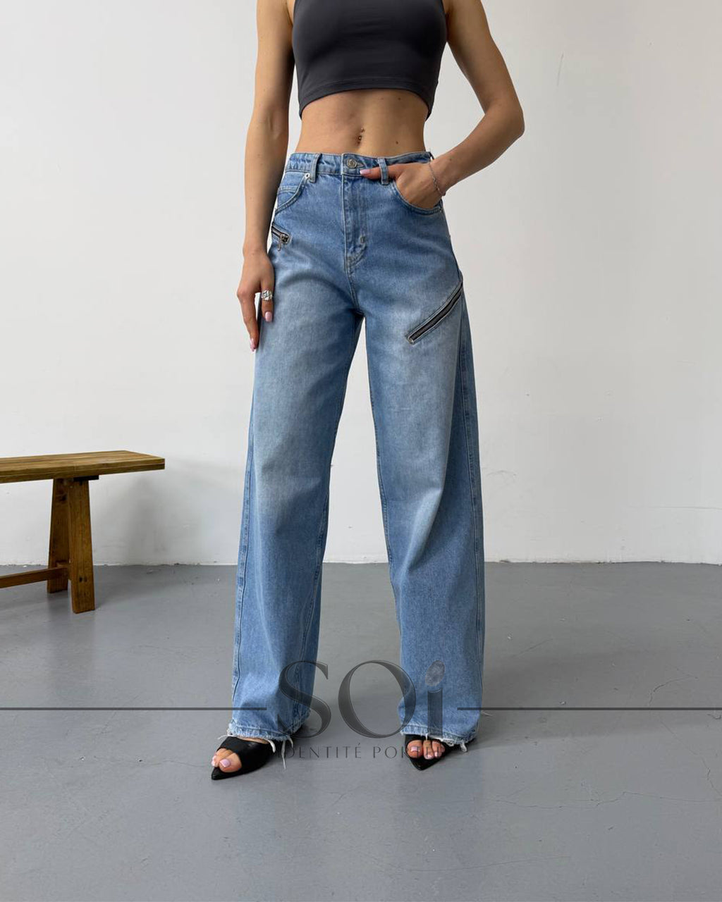 Wide-Leg Jeans with Zipper Detail