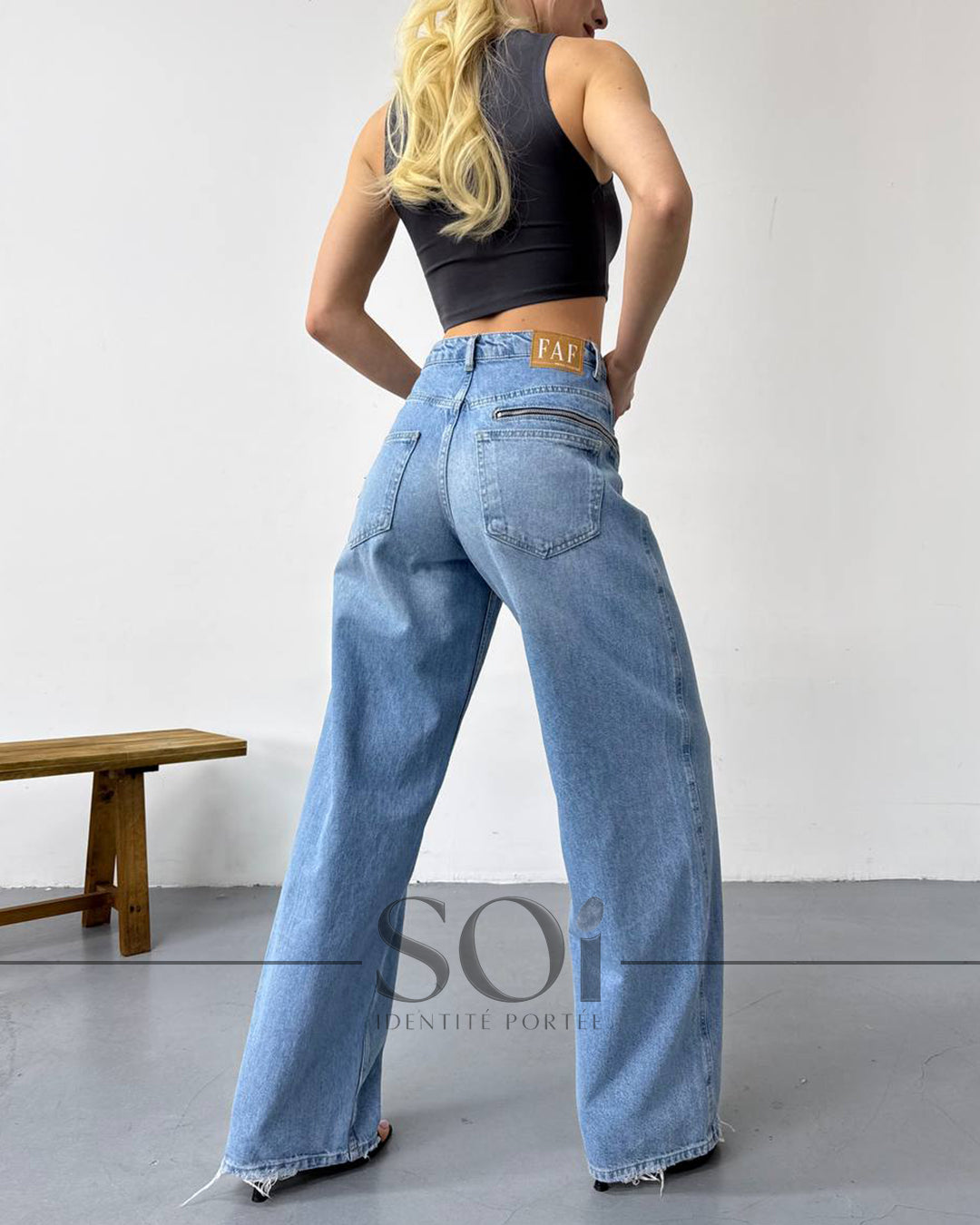 Wide-Leg Jeans with Zipper Detail